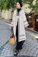 Tesettür giyim BEYAZ NAKIŞLI PÜSKÜLLÜ KİMONO 0781 