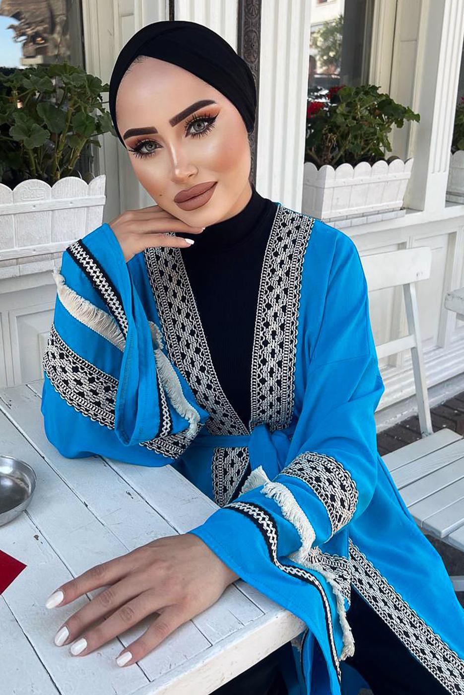 Tesettür giyim MAVİ NAKIŞLI PÜSKÜLLÜ KİMONO 0781 