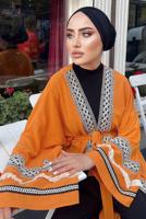 Tesettür giyim TURUNCU NAKIŞLI PÜSKÜLLÜ KİMONO 0781 