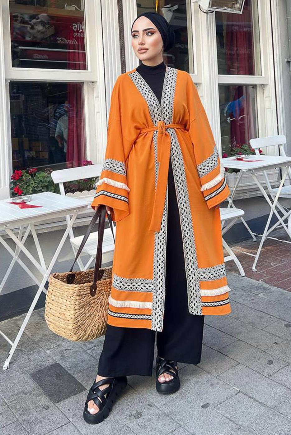 Tesettür giyim TURUNCU NAKIŞLI PÜSKÜLLÜ KİMONO 0781 