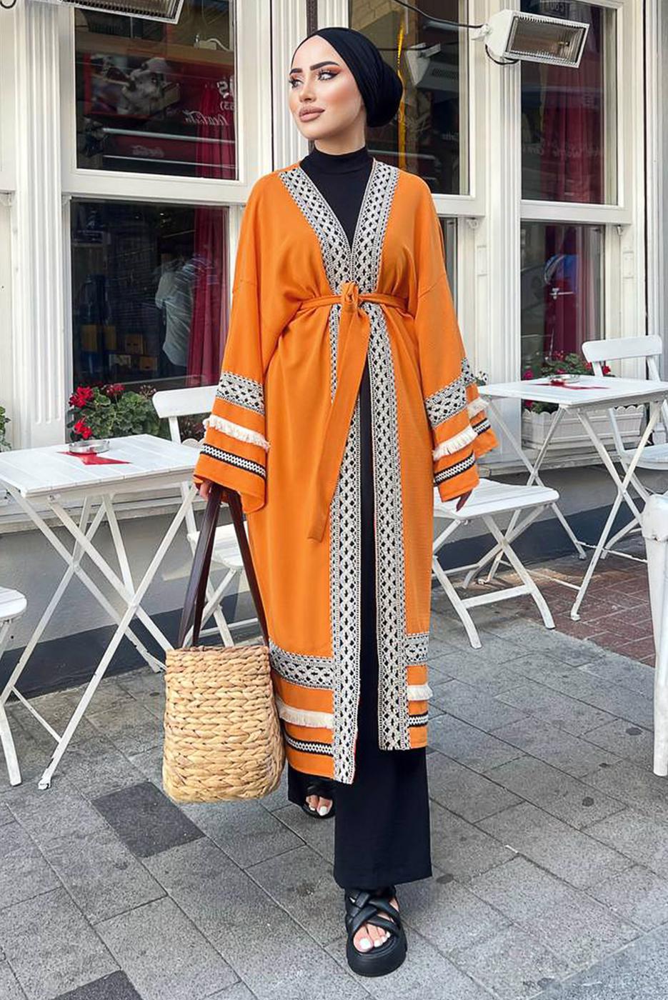 Tesettür giyim TURUNCU NAKIŞLI PÜSKÜLLÜ KİMONO 0781 
