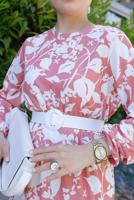 Tesettür giyim PUDRA KEMERLİ DESENLİ ELBİSE 0552 