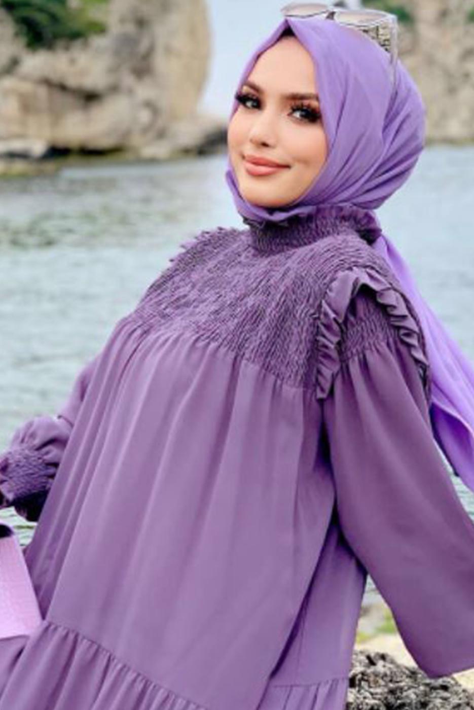 Tesettür giyim MOR BÜZGÜLÜ DİK YAKA FIRFIRLI ŞİFON ELBİSE 1153