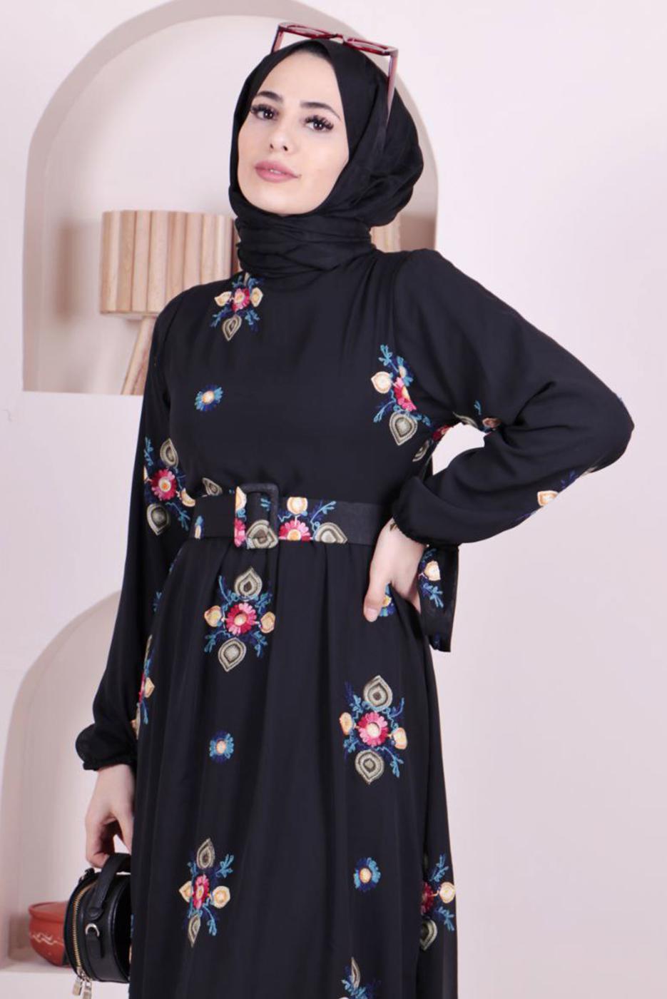 Tesettür giyim SİYAH ÇİÇEK NAKIŞLI ELBİSE 1307 