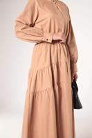 Tesettür giyim KAHVE BELİ BÜZGÜLÜ GİZLİ DÜĞMELİ KATLI ELBİSE 20006 