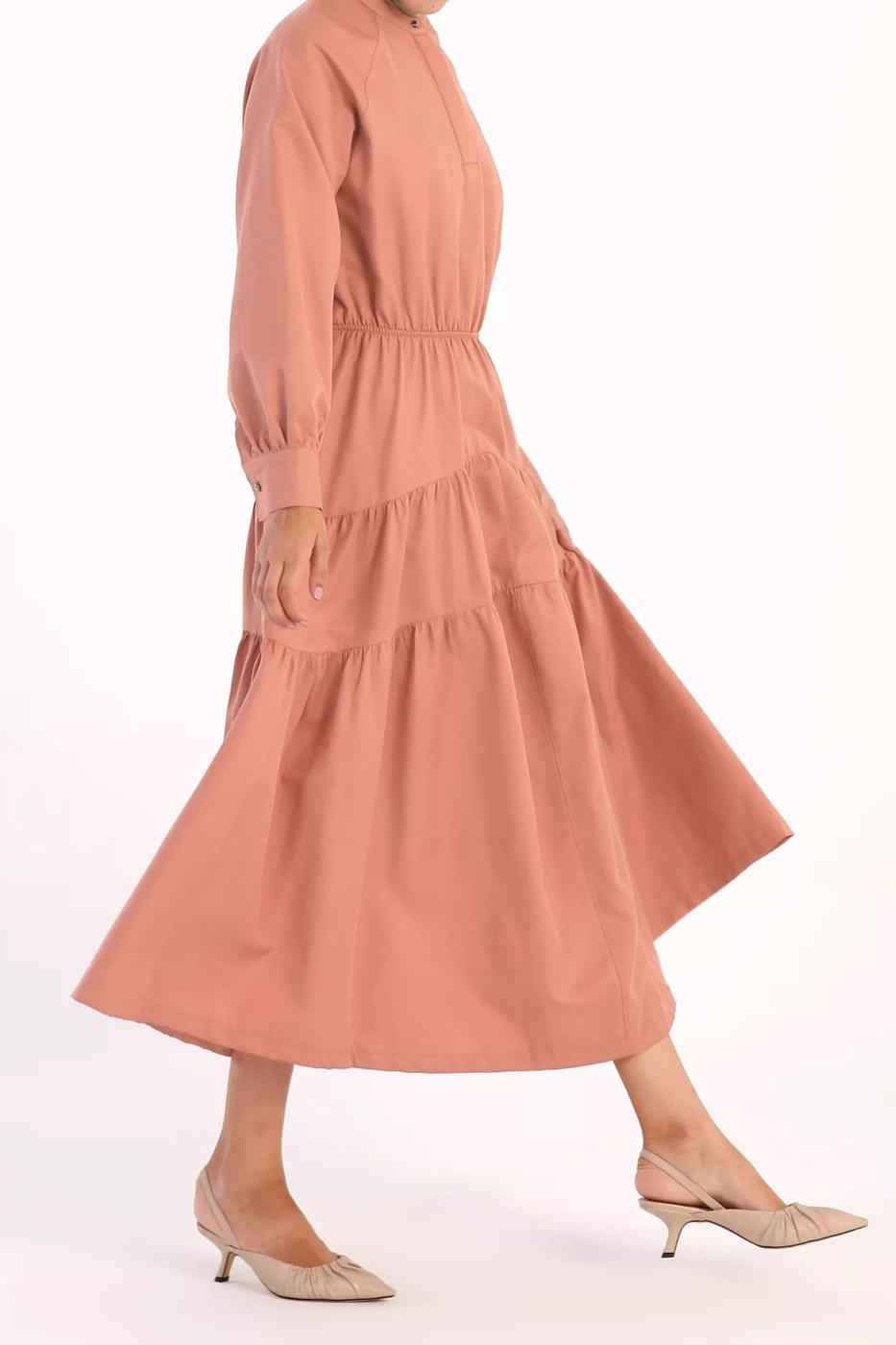 Tesettür giyim PUDRA BELİ BÜZGÜLÜ GİZLİ DÜĞMELİ KATLI ELBİSE 20006 