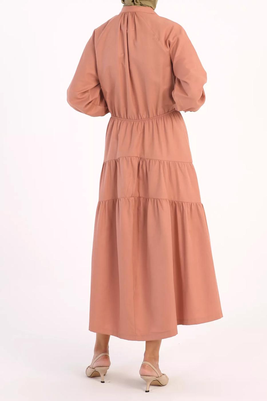 Tesettür giyim PUDRA BELİ BÜZGÜLÜ GİZLİ DÜĞMELİ KATLI ELBİSE 20006 