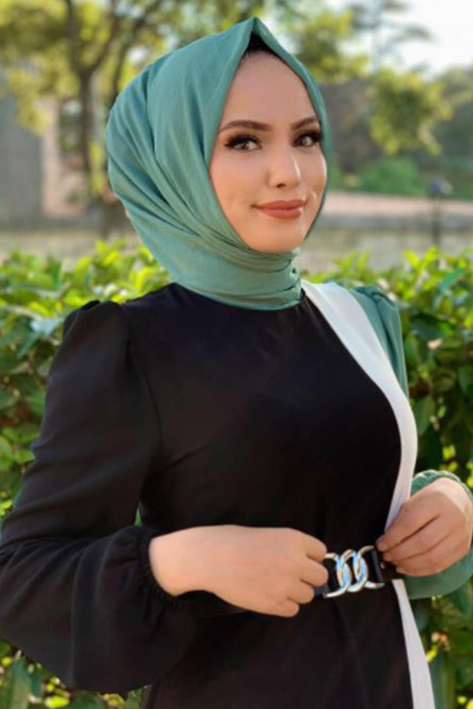 Tesettür giyim YEŞİL ÜÇ RENKLİ PİLİSELİ ELBİSE T 2263