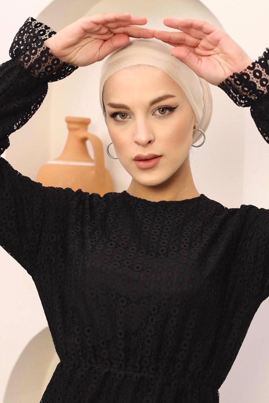 Tesettür giyim SİYAH YUVARLAK DESENLİ BELİ BÜZGÜLÜ ELBİSE 2419 