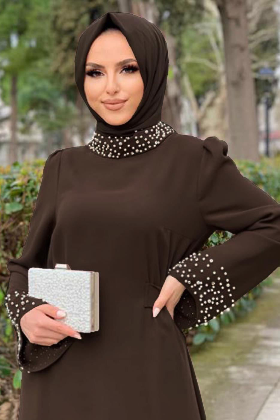 Tesettür giyim KAHVE YAKASI VE MANŞETLERİ İNCİ DETAYLI ELBİSE T 2563	