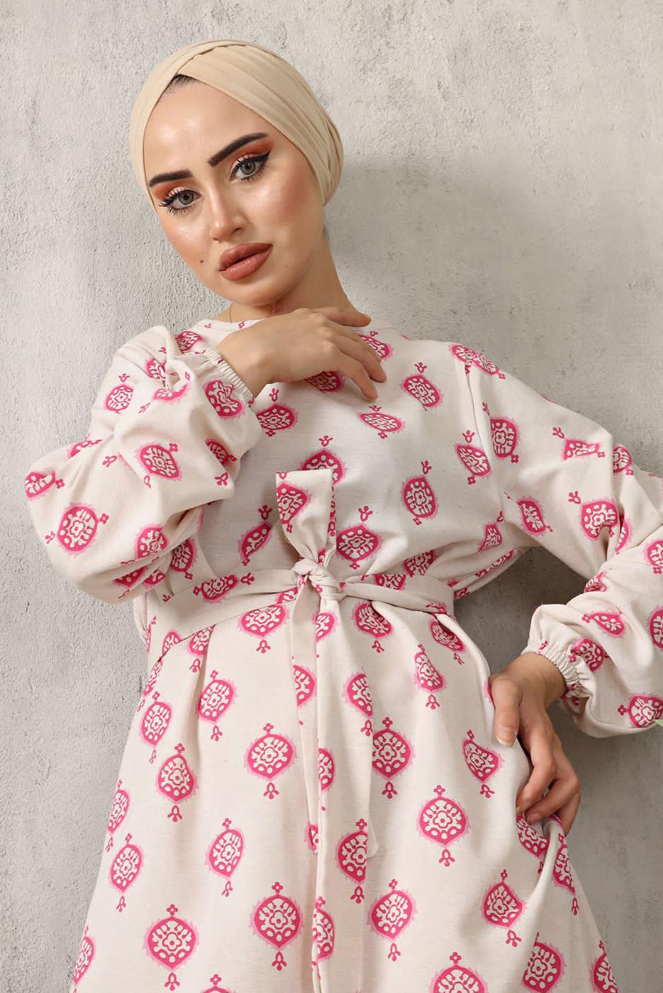 Tesettür giyim PEMBE ETEĞİ BÜZGÜLÜ DESENLİ KETEN ELBİSE 3632 