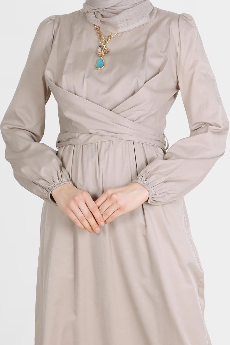 Tesettür giyim BEJ ALVİNA BAĞLAMA DETAYLI ELBİSE T 42611