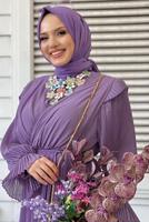 Tesettür giyim MOR PİLİSELİ ŞİFON ELBİSE T 4263	