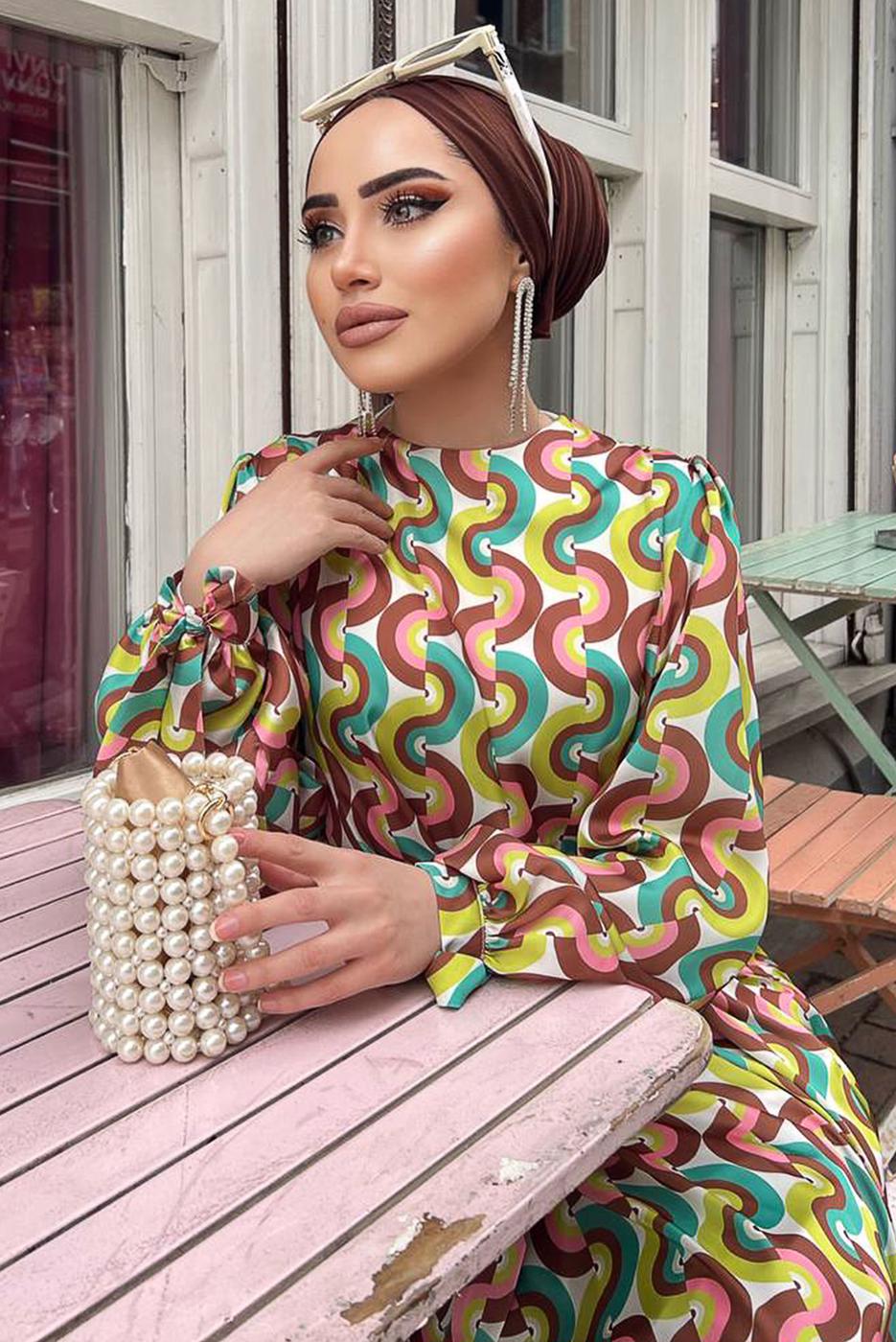 Tesettür giyim YEŞİL RENKLİ DESENLİ SATEN ELBİSE 6138 