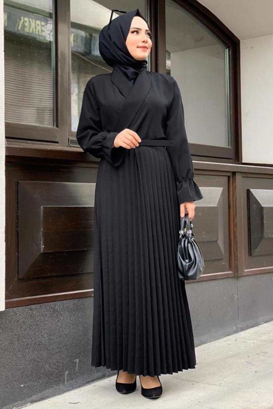 Tesettür giyim SİYAH ETEĞİ PİLİSELİ KEMERLİ ELBİSE 7743 