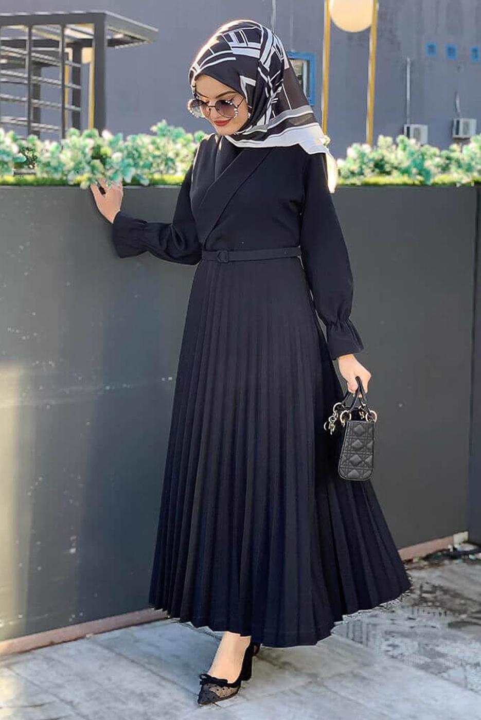 Tesettür giyim SİYAH ETEĞİ PİLİSELİ KEMERLİ ELBİSE 7743 