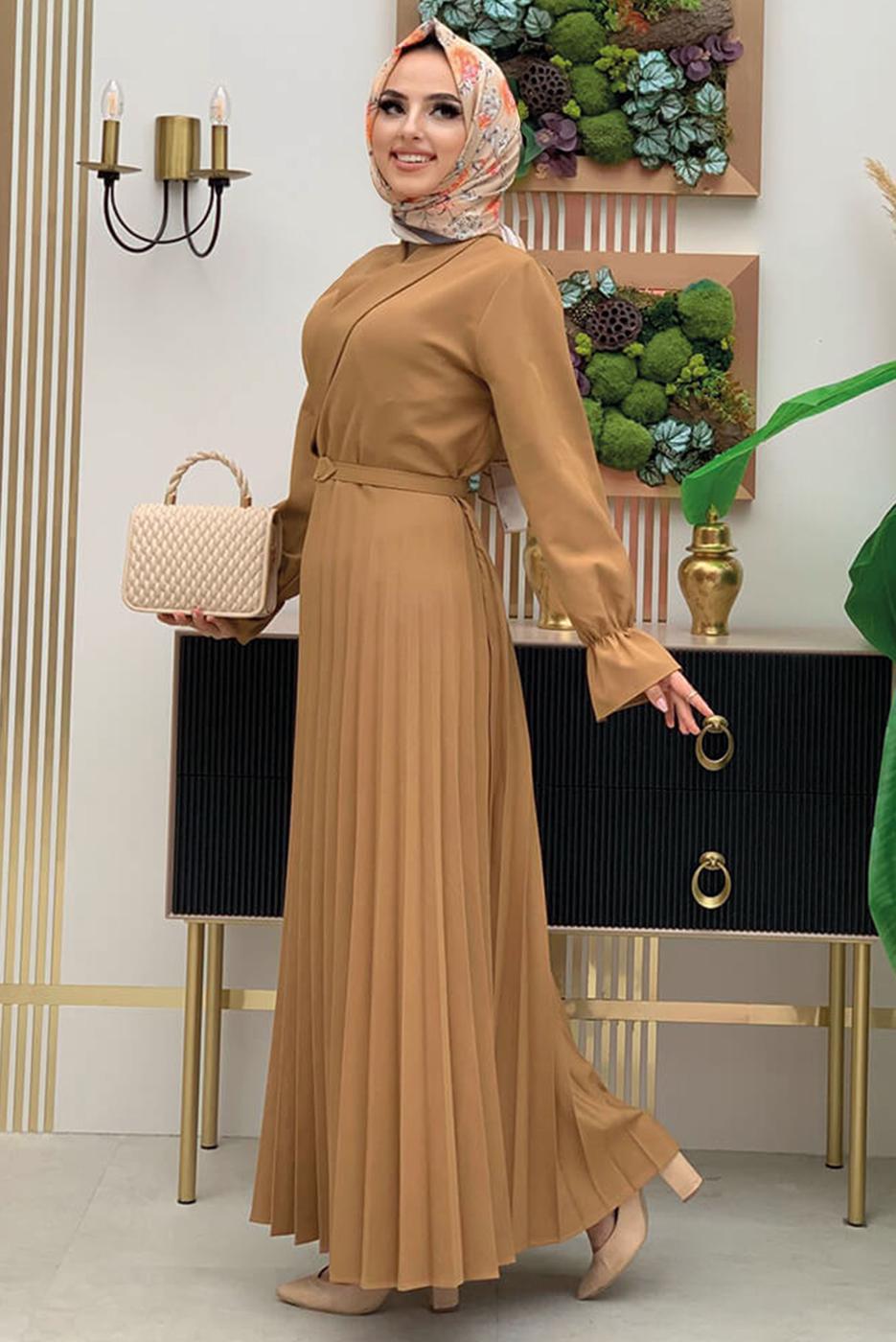 Tesettür giyim TURUNCU ETEĞİ PİLİSELİ KEMERLİ ELBİSE 7743 