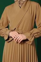 Tesettür giyim TURUNCU ETEĞİ PİLİSELİ KEMERLİ ELBİSE 7743 