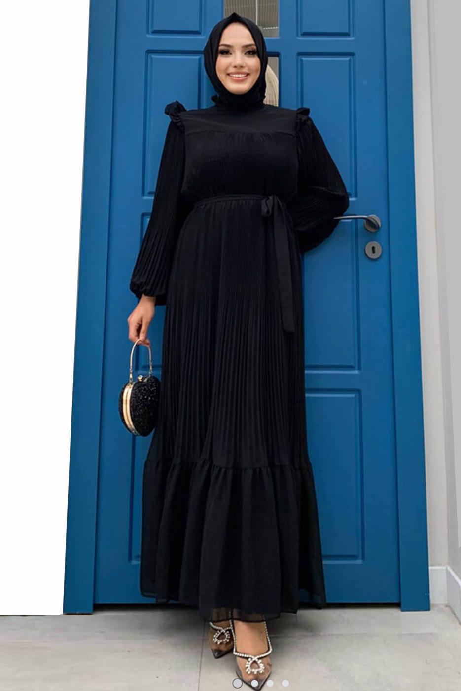 Tesettür giyim SİYAH OMUZLARI FIRFIR DETAYLI PİLİSELİ ELBİSE 8263