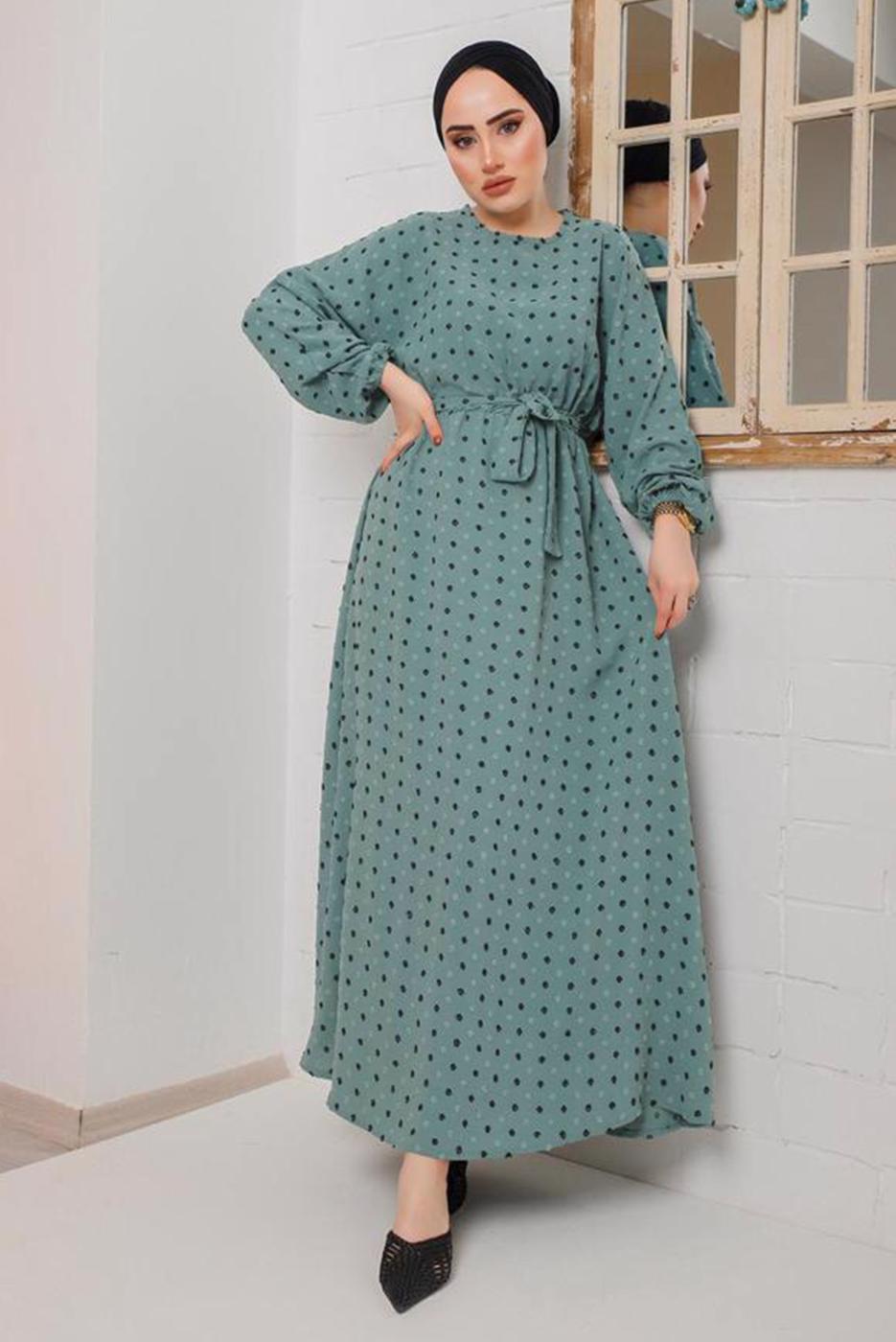 Tesettür giyim YEŞİL BELİ KUŞAKLI PUANTİYELİ ELBİSE 9042 