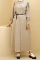 Tesettür giyim BEJ OMUZLARI PİLE DETAYLI GİZLİ DÜĞMELİ PAMUKLU FERACE 02068 