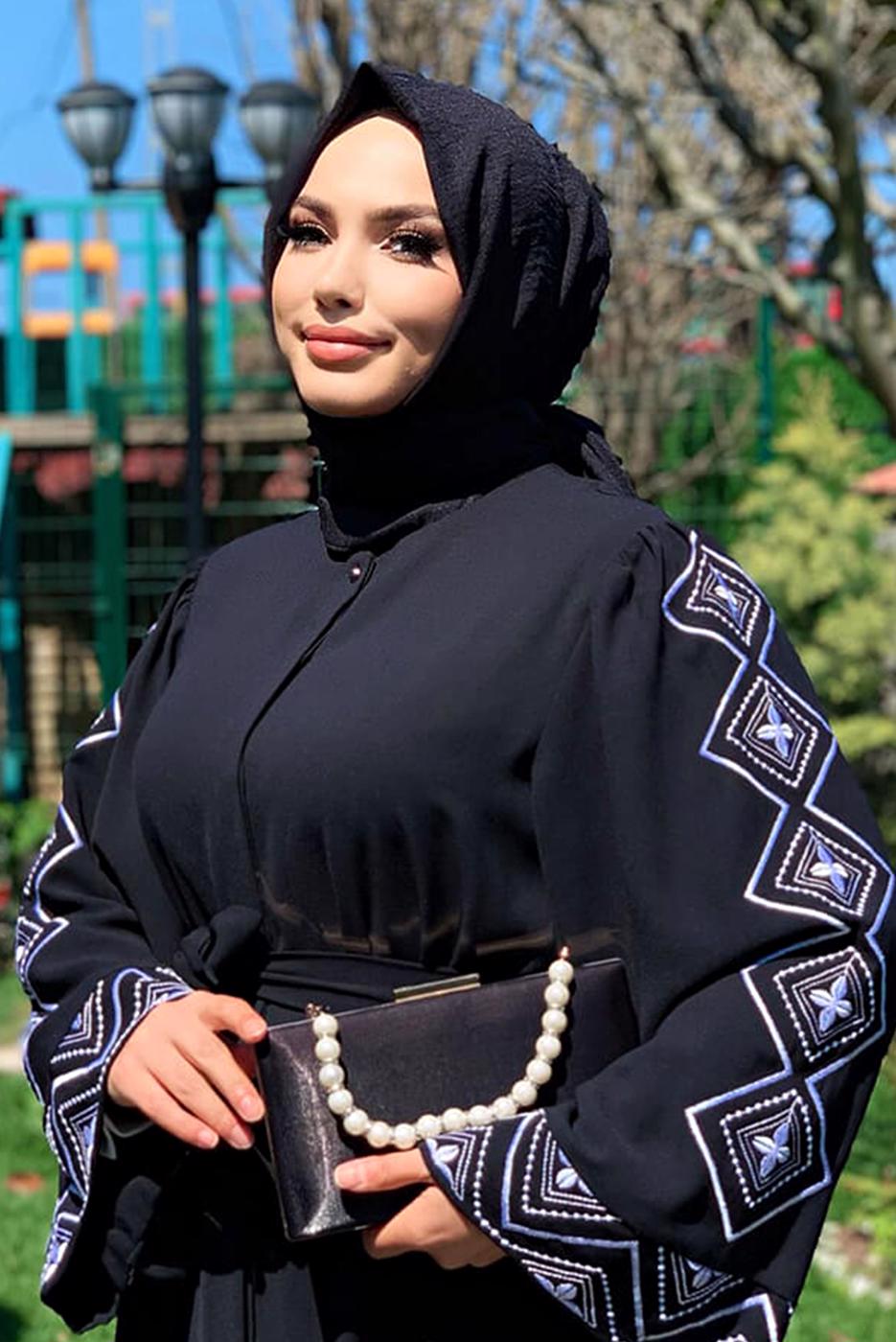 Tesettür giyim SİYAH NAKIŞLI KUŞAKLI FERACE 2867 