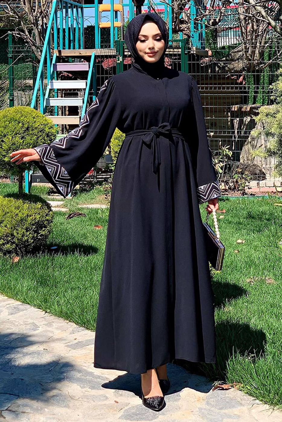Tesettür giyim SİYAH NAKIŞLI KUŞAKLI FERACE 2867 