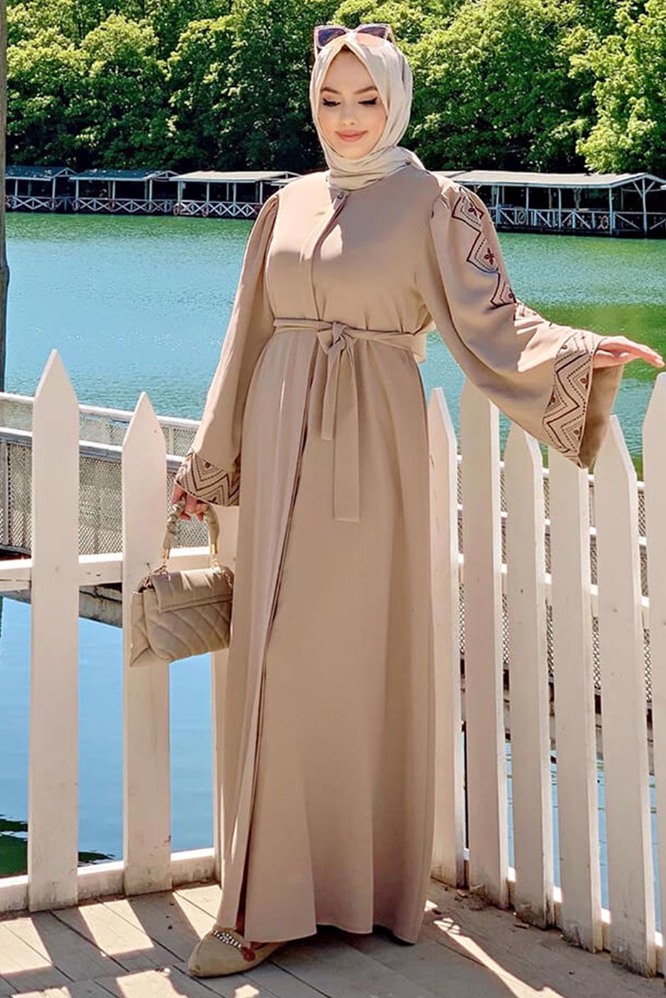 Tesettür giyim VİZON NAKIŞLI KUŞAKLI FERACE 2867 