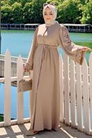 Tesettür giyim VİZON NAKIŞLI KUŞAKLI FERACE 2867 