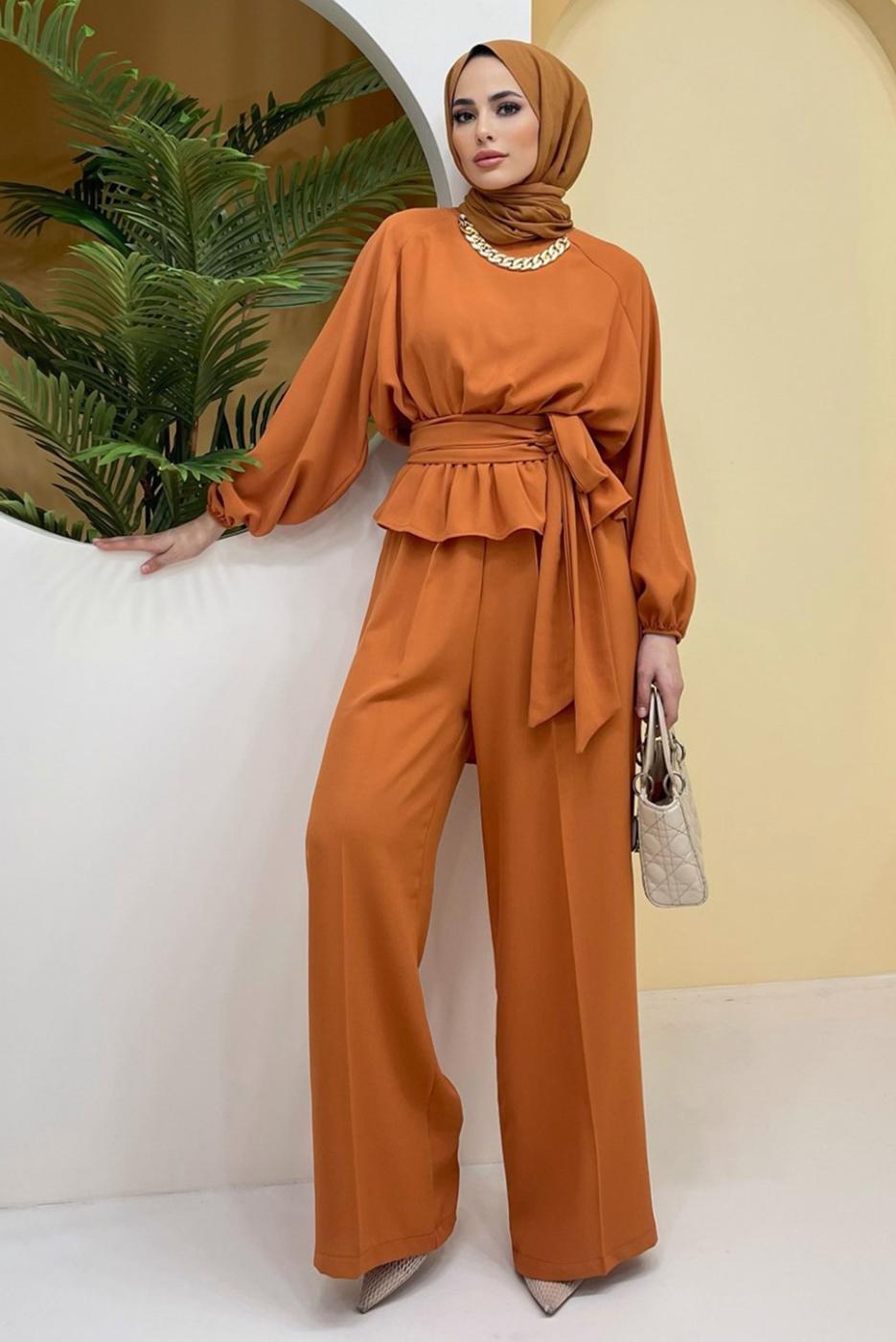 Tesettür giyim TURUNCU ZİNCİR DETAYLI BELDEN BAĞLAMALI İKİLİ PANT. TAKIM 73051	