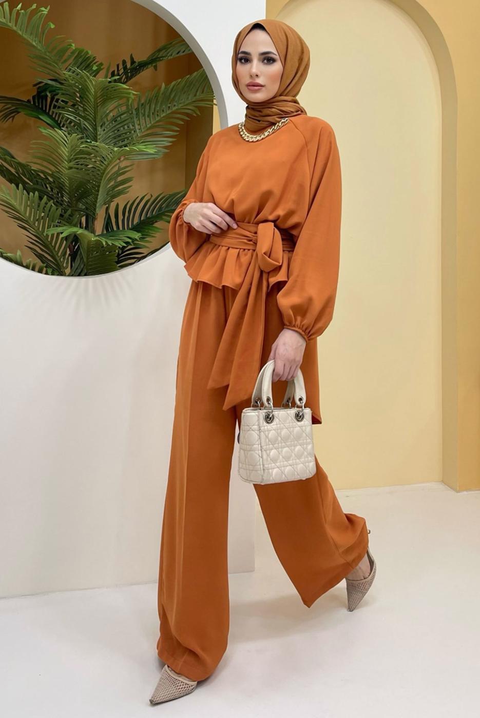 Tesettür giyim TURUNCU ZİNCİR DETAYLI BELDEN BAĞLAMALI İKİLİ PANT. TAKIM 73051	