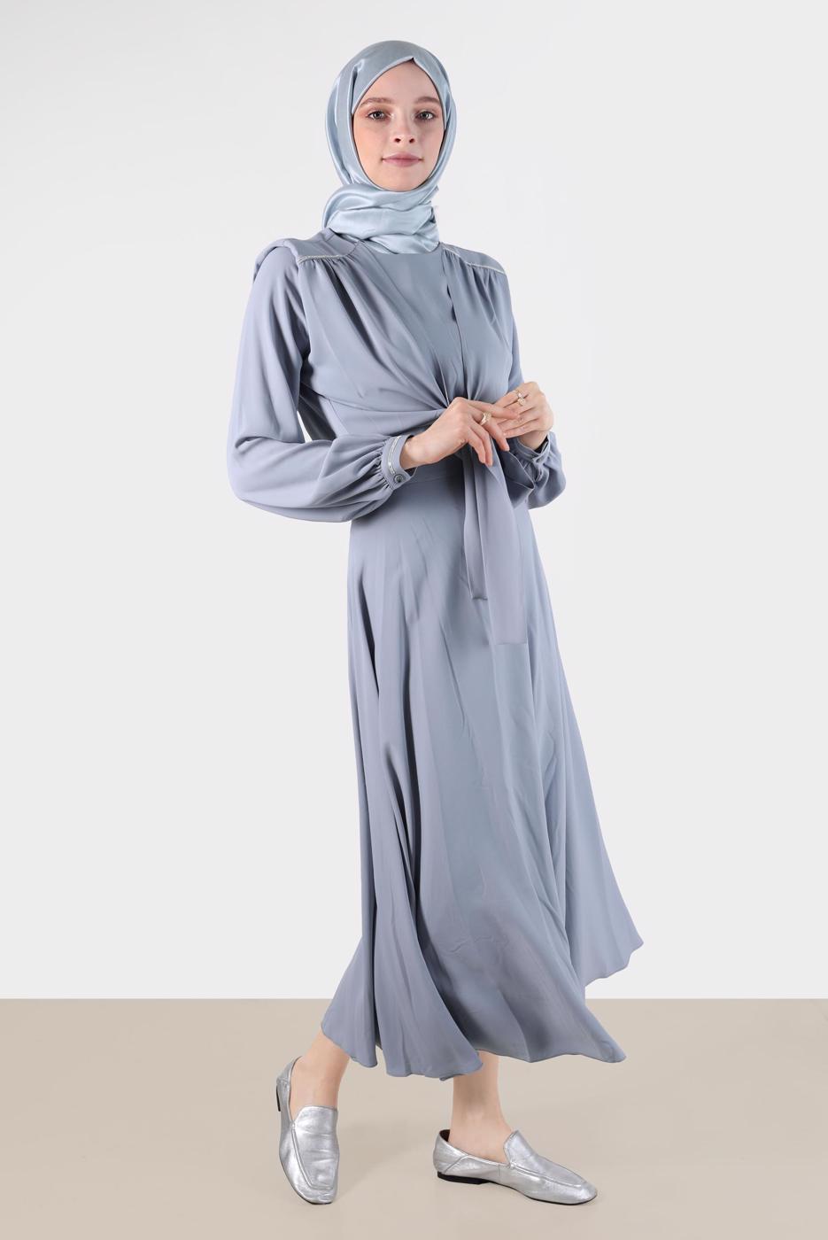 Tesettür giyim GRİ ALVİNA BAĞLAMA DETAYLI ETEKLİ TAKIM T 42519 