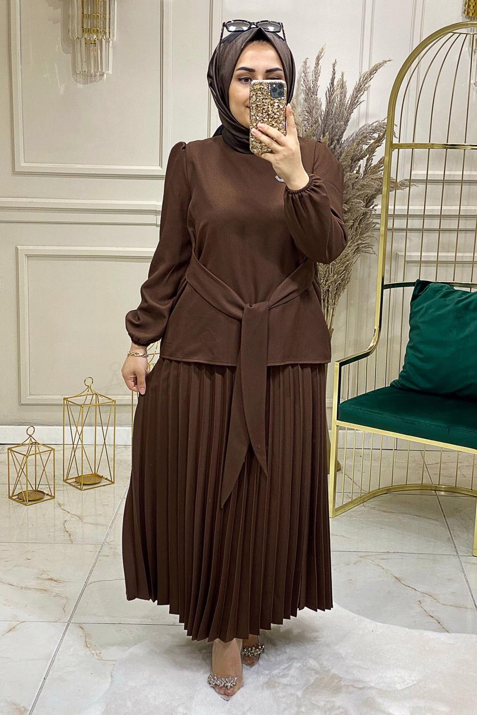 Tesettür giyim KAHVE PİLİSELİ KUŞAKLI ETEKLİ TAKIM 8035 