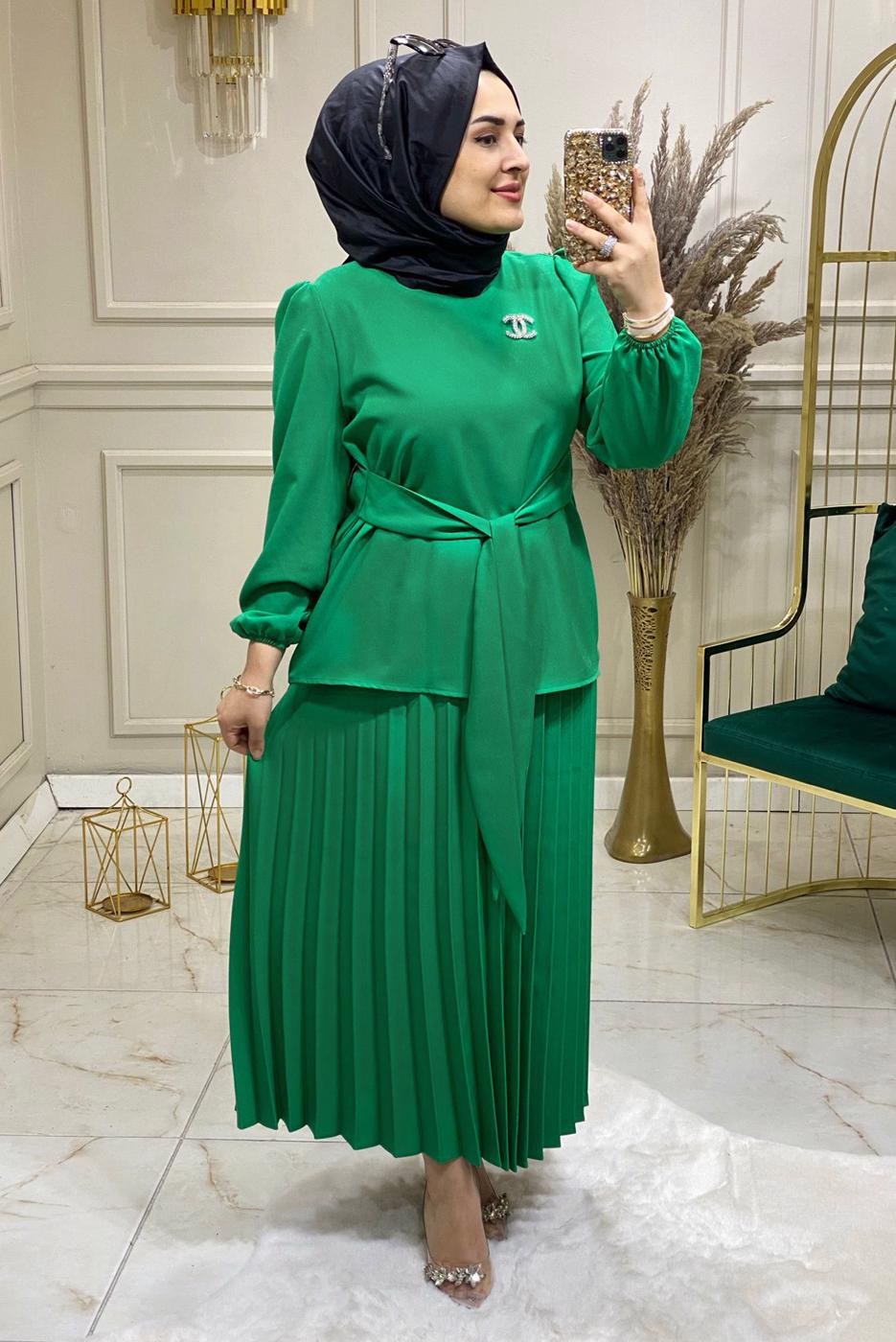 Tesettür giyim YEŞİL PİLİSELİ KUŞAKLI ETEKLİ TAKIM 8035 