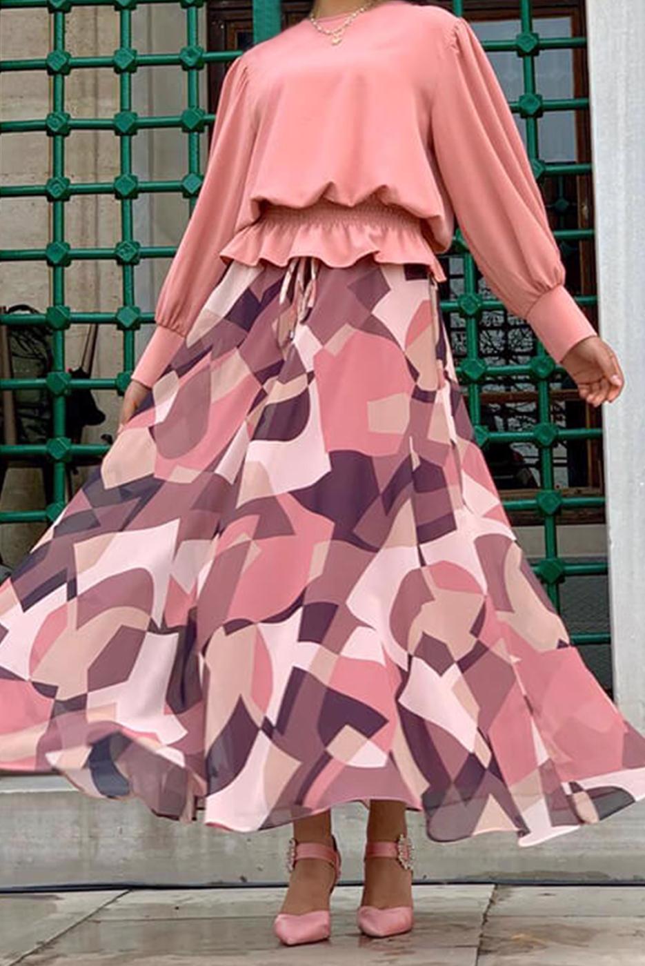 Tesettür giyim PUDRA BELİ BÜZGÜLÜ DESENLİ ETEKLİ TAKIM T 8928