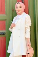 Tesettür giyim EKRU KRUVAZE YAKA PANTOLONLU TAKIM T 3928