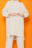 Tesettür giyim KREM DİK YAKALI İKİLİ PANTOLONLU TAKIM 4222 