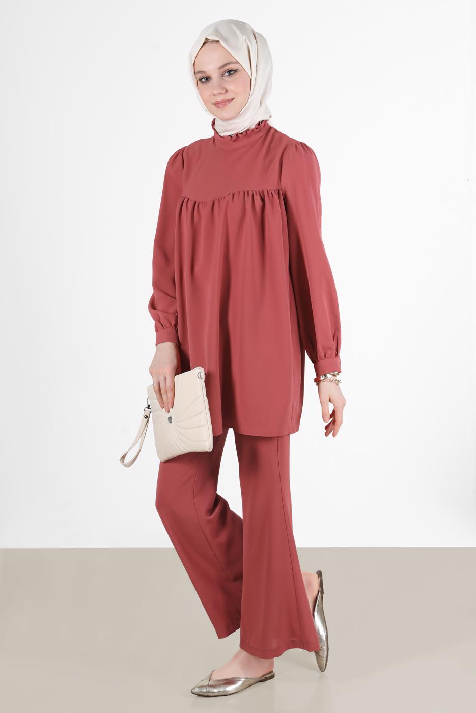 Tesettür giyim KIRMIZI YAKASI FIRFIRLI BÜZGÜLÜ PANT. TAKIM 53835 