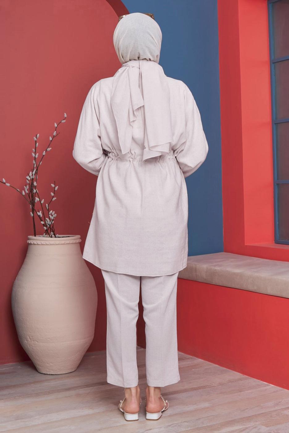 Tesettür giyim BEJ CEPLERİ BONCUK İŞLEMELİ BELİ BÜZGÜLÜ İKİLİ PANT. TAKIM 80051