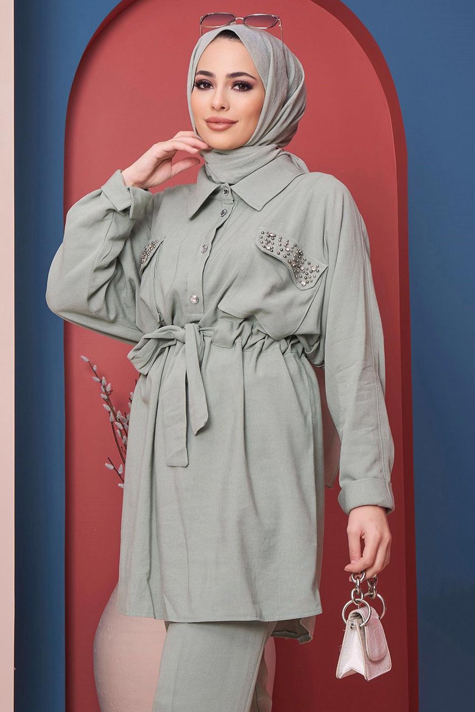 Tesettür giyim YEŞİL CEPLERİ BONCUK İŞLEMELİ BELİ BÜZGÜLÜ İKİLİ PANT. TAKIM 80051