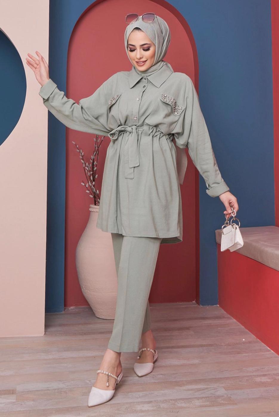 Tesettür giyim YEŞİL CEPLERİ BONCUK İŞLEMELİ BELİ BÜZGÜLÜ İKİLİ PANT. TAKIM 80051