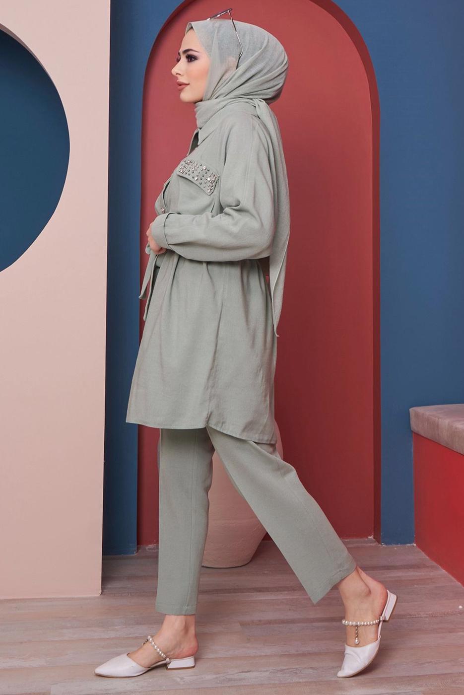 Tesettür giyim YEŞİL CEPLERİ BONCUK İŞLEMELİ BELİ BÜZGÜLÜ İKİLİ PANT. TAKIM 80051