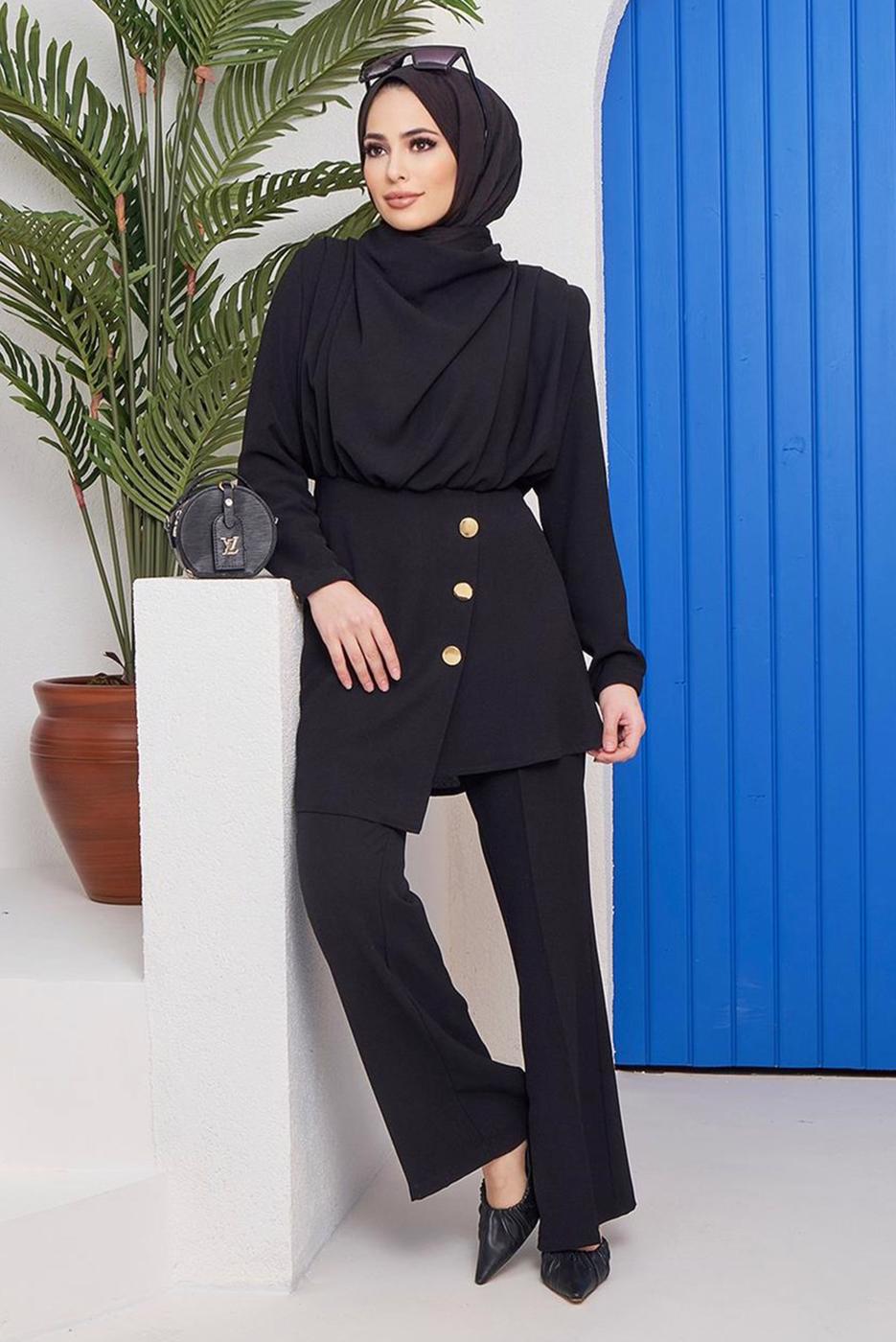 Tesettür giyim SİYAH DÜĞME DETAYLI DEGAJE YAKA İKİLİ PANT. TAKIM 90051	