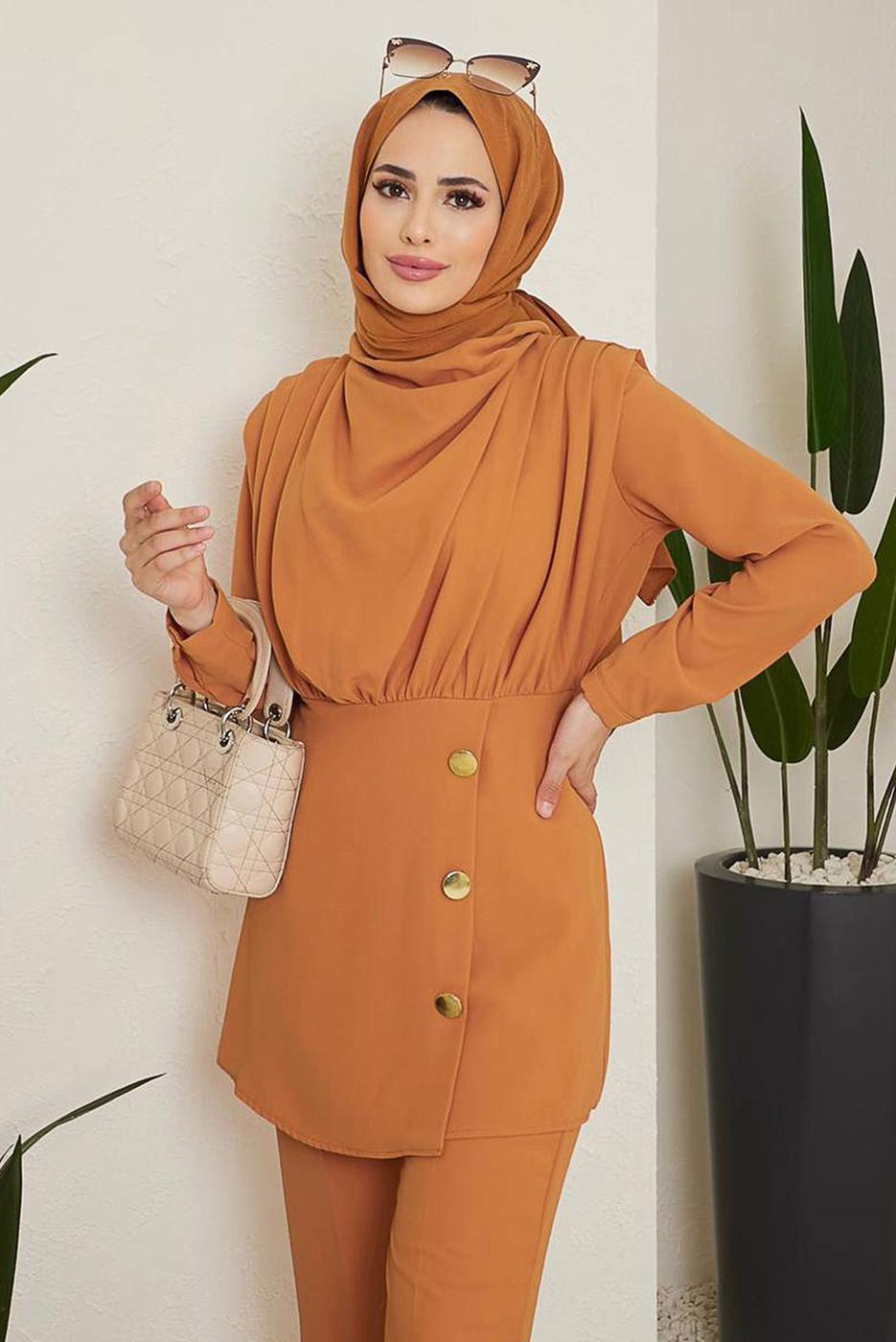 Tesettür giyim TURUNCU DÜĞME DETAYLI DEGAJE YAKA İKİLİ PANT. TAKIM 90051	
