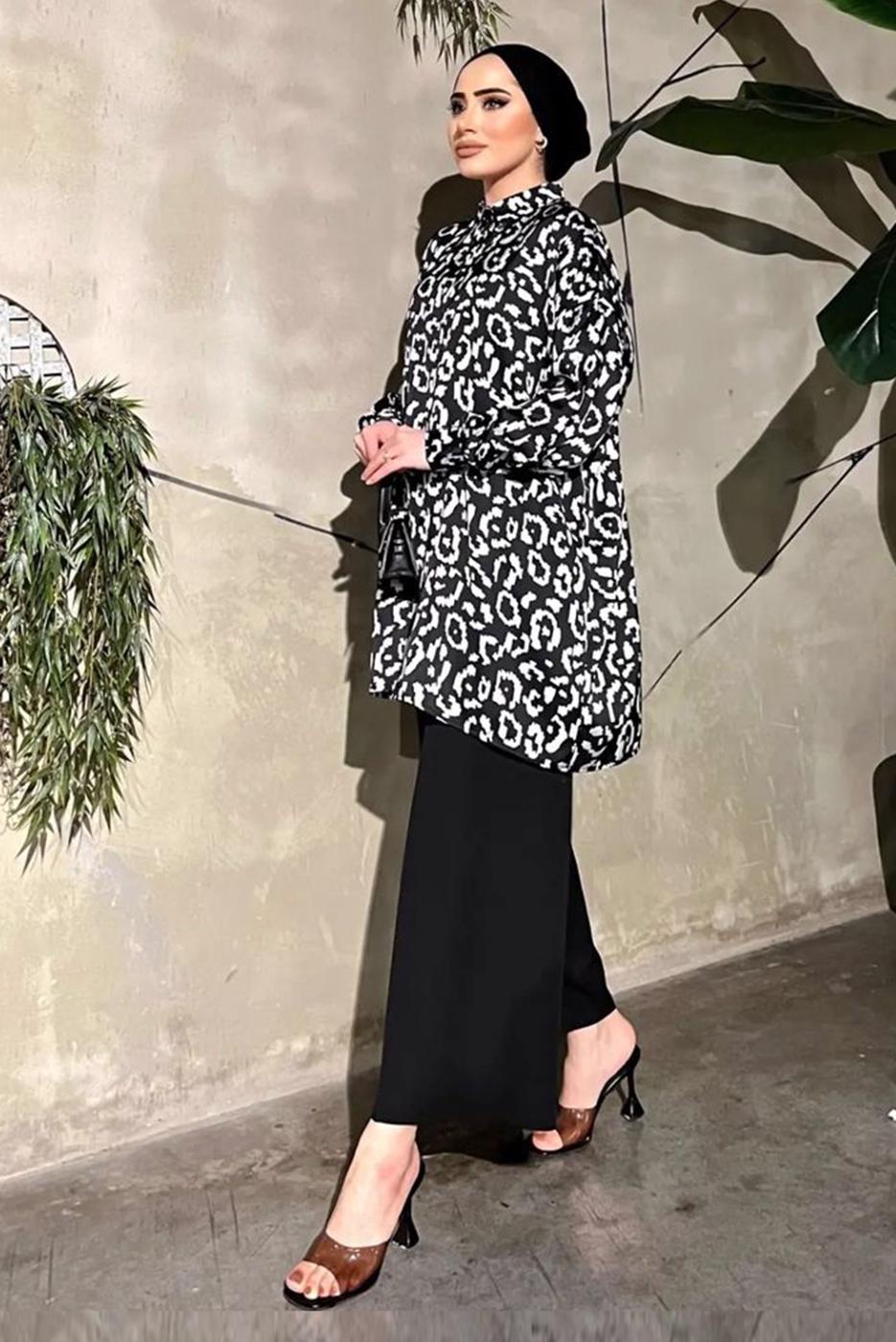 Tesettür giyim SİYAH DESENLİ SATEN TUNİK  551 