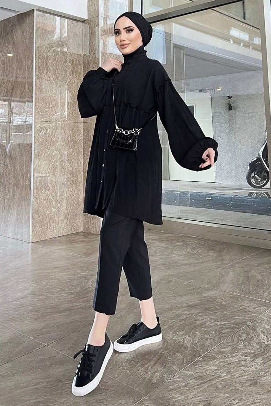 Tesettür giyim SİYAH YAKASI FIRFIR DETAYLI DÜĞMELİ MÜSLİN TUNİK 931	