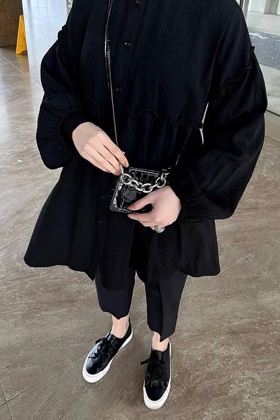 Tesettür giyim SİYAH YAKASI FIRFIR DETAYLI DÜĞMELİ MÜSLİN TUNİK 931	