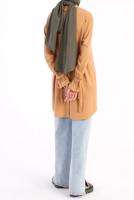 Tesettür giyim TURUNCU MANŞETLERİ BAĞLAMA DETAYLI ARKADAN DÜĞMELİ TUNİK 35005 