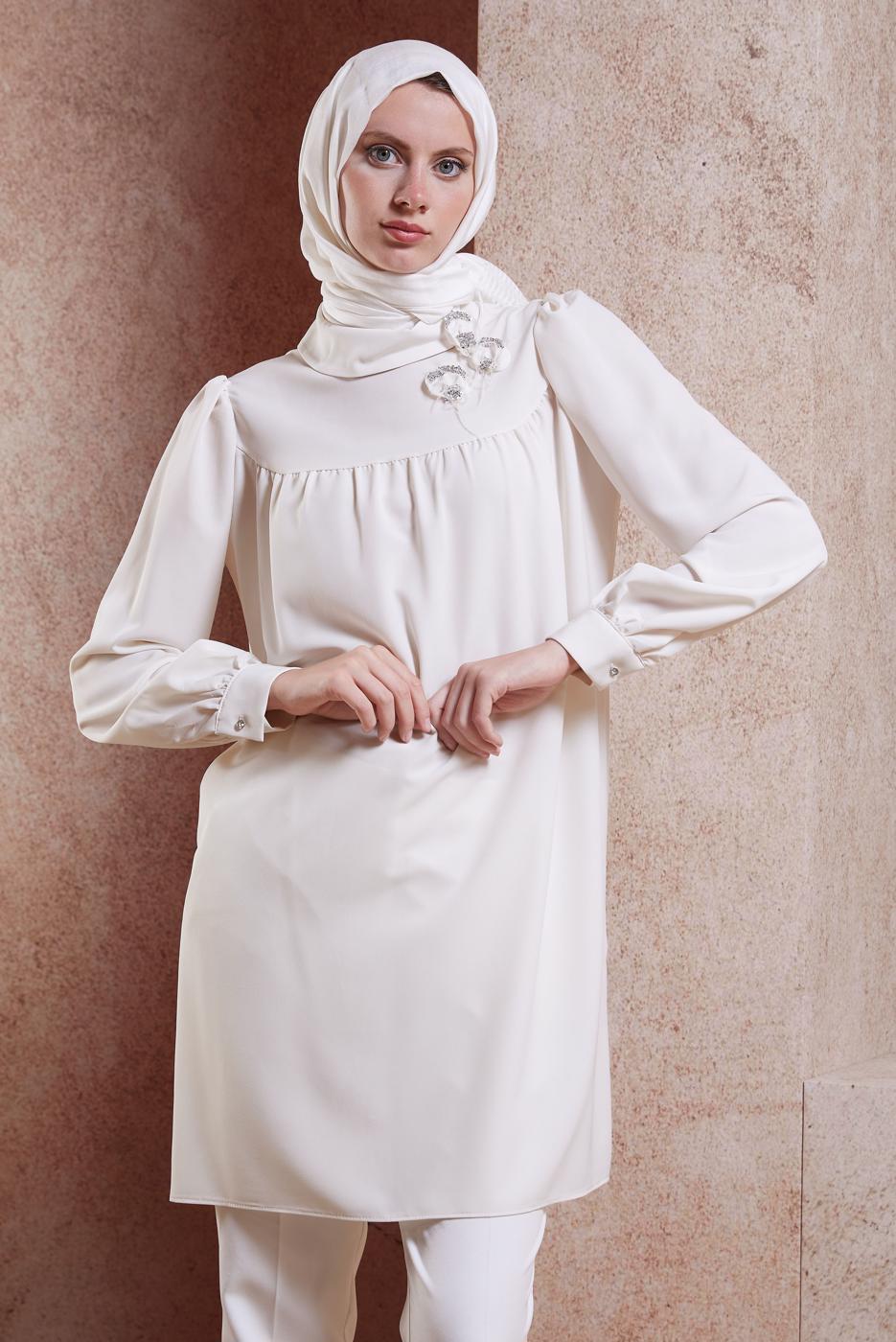 Tesettür giyim EKRU ALVİNA TAŞ DETAYLI TUNİK T 42902
