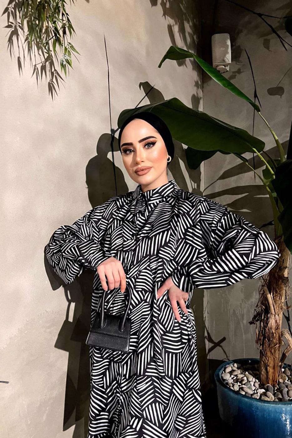 Tesettür giyim SİYAH ÇİZGİLİ SATEN TUNİK 551-2